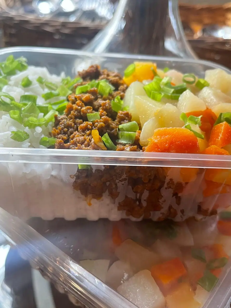 Marmitex fitness com carne moída, arroz, batata e cenoura